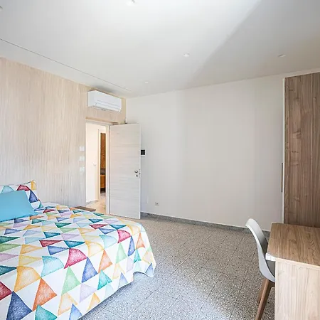 招待所 Mola's Square House