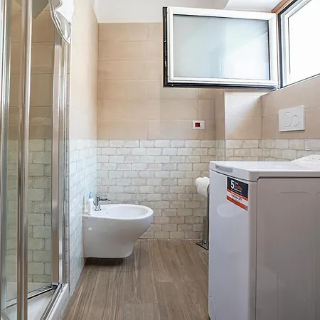 Mola's Square House 3* 莫拉-迪巴里