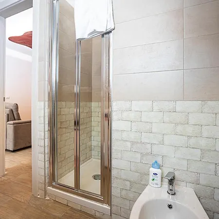 Mola's Square House Guest house *