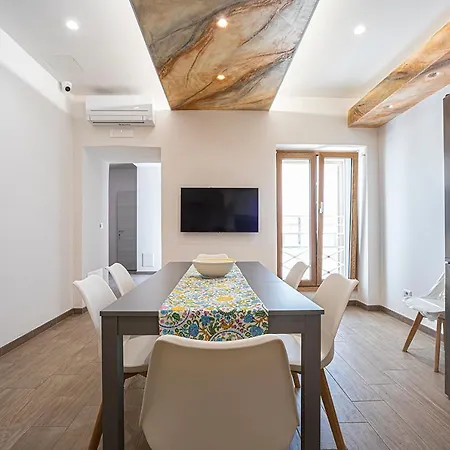 Mola's Square House Guest house *
