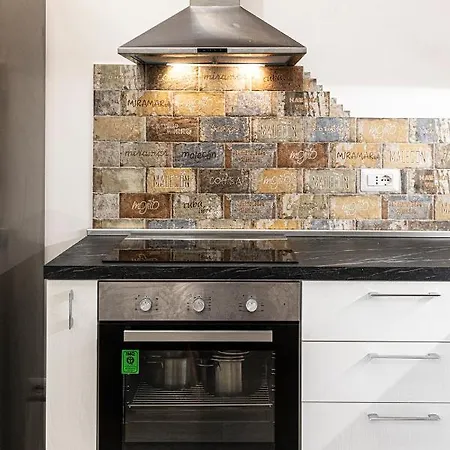 Mola's Square House Гостевой дом 3*