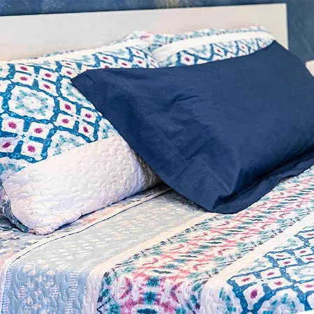 Mola's Square House 3*