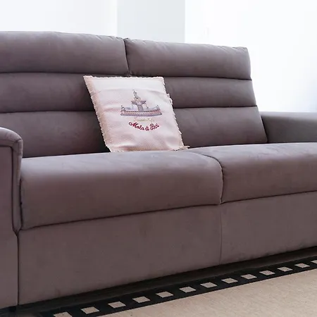 Mola's Square House 3*