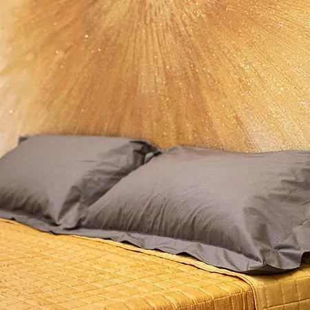 Mola's Square House 3*