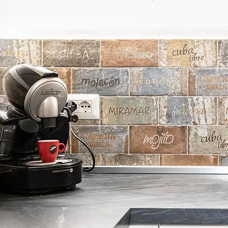 Mola's Square House 3*