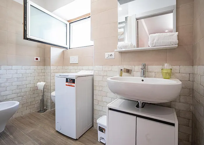 Mola's Square House 3*