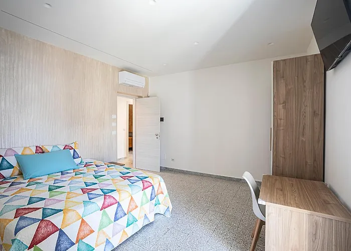 בית הארחה Mola's Square House