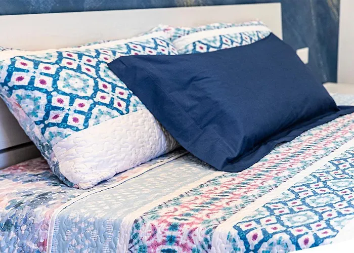 Mola's Square House 3*