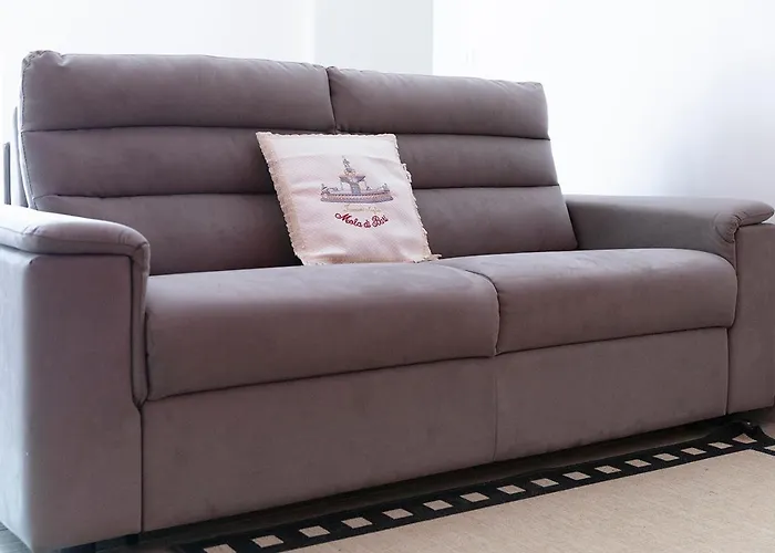 Mola's Square House 3*