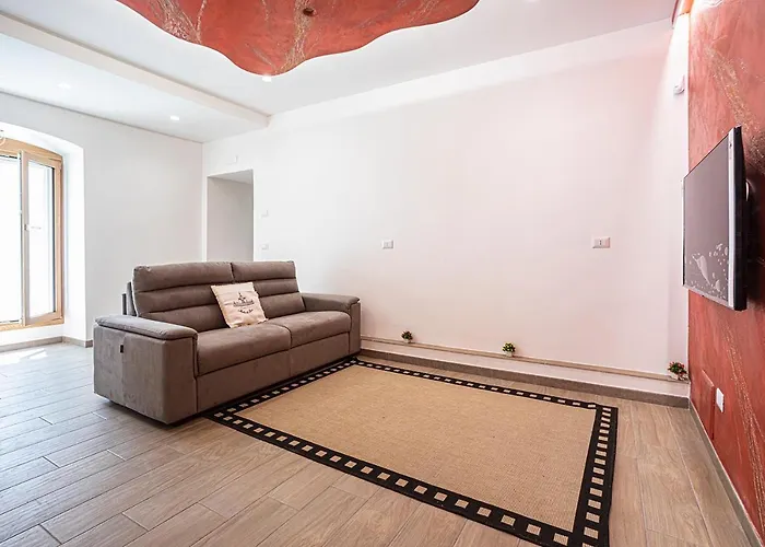 Mola's Square House מולה די בארי