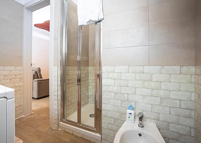 Mola's Square House בית הארחה 3*