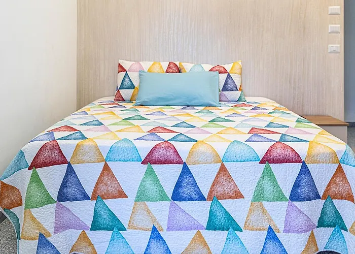 Mola's Square House בית הארחה 3*